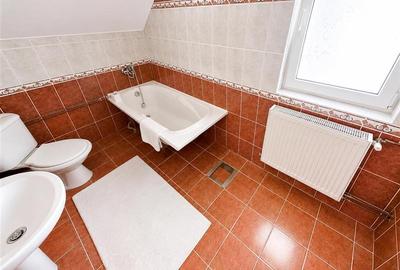 Casă individuală cu 6 camere cu Canalizare în Stupini - 22