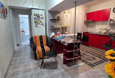Apartament cu 3 camere decomandat în Republicii