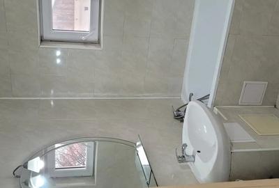 Apartament cu 3 camere decomandat în Republicii