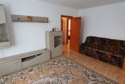 Apartament cu 3 camere semidecomandat în Titan