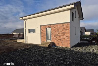 Casă cu 5 camere cu Teren 512 Mp în Jucu