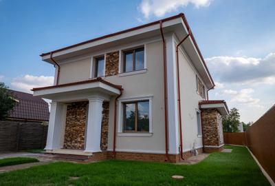 Casă cu 4 camere în Central