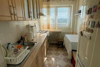 Apartament cu 3 camere semidecomandat în Mihai Bravu