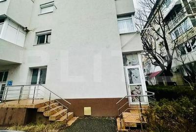 Apartament cu 4 camere semidecomandat, mobilat în Găești