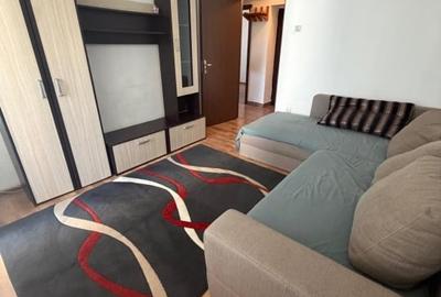 Apartament cu 3 camere semidecomandat, mobilat în Valea Rosie