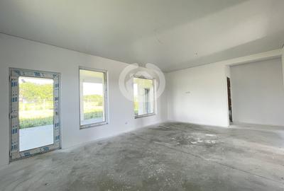 Duplex cu 3 camere cu Canalizare în Cristian - 8