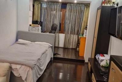 Apartament cu 3 camere decomandat în Podu Roș