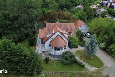 Casă cu 6 camere cu Teren 5955 Mp în Mănăștur