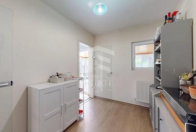 Casă cu 4 camere cu Teren 215 Mp în Central