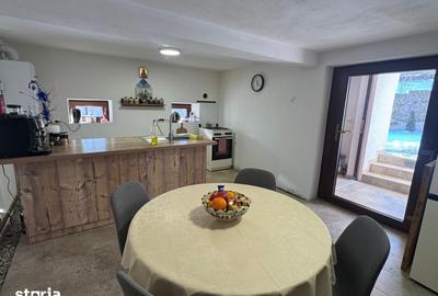 Casă cu 3 camere cu Teren 1600 Mp în Central