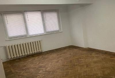 Apartament cu 2 camere decomandat în CET