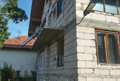 Casă cu 4 camere în Almașu Sec