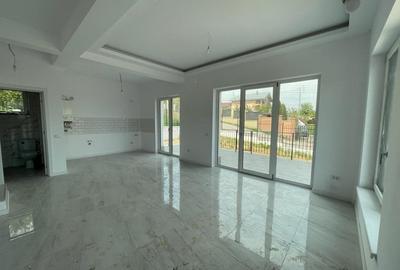 Duplex cu 3 camere cu Canalizare în Bucium - 2