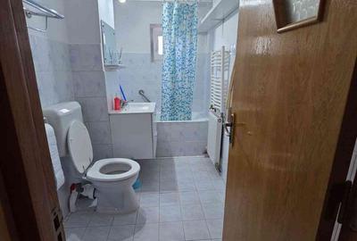 Apartament cu 3 camere în Micro 5