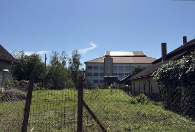 Teren de 800 mp, în Central