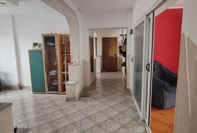Apartament cu 4 camere decomandat în Traian - 1