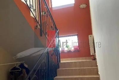 Casă cu 5 camere cu Teren 430 Mp în Central