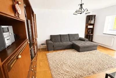 Apartament cu 3 camere decomandat, mobilat în Nerva Traian