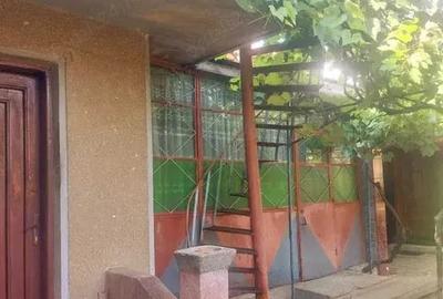 Casă cu 5 camere în Central - 1