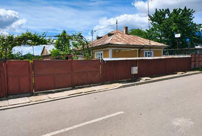 Casă individuală cu 3 camere cu Teren 1000 Mp în Central