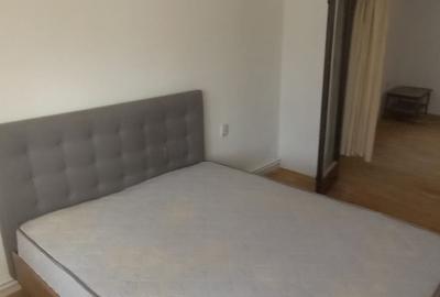 Apartament cu 2 camere semidecomandat, mobilat în P-ța Victoriei