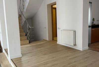 Casă cu 4 camere în Central - 2
