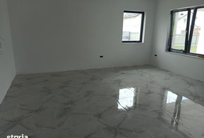 Casă cu 4 camere cu Teren 658 Mp în Ștefănești