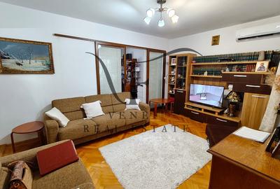 Apartament cu 3 camere semidecomandat în Obor