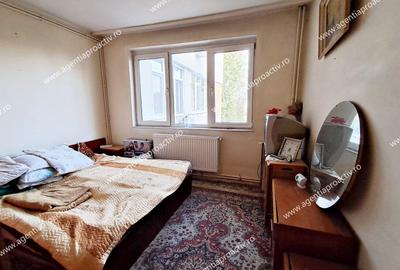 Apartament cu 2 camere circular în Micro 17 - 1