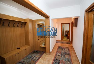 Apartament cu 3 camere decomandat, mobilat în Central