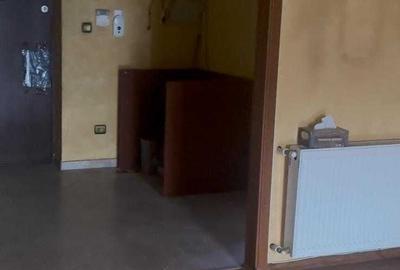 Apartament cu 3 camere semidecomandat în Străulești
