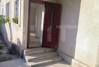 Casă individuală cu 3 camere cu Canalizare în Nord-Vest
