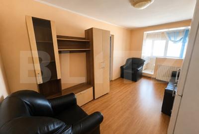 Apartament cu 2 camere semidecomandat, mobilat în Micro 6