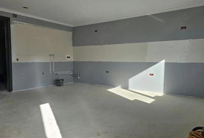 Casă cu Teren 274 Mp în Zăvoi