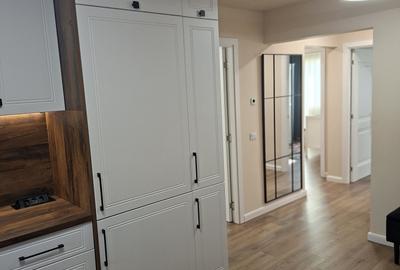 Apartament cu 4 camere decomandat în Central
