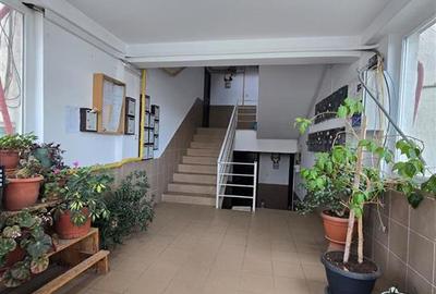 Apartament cu 2 camere decomandat în Vișani