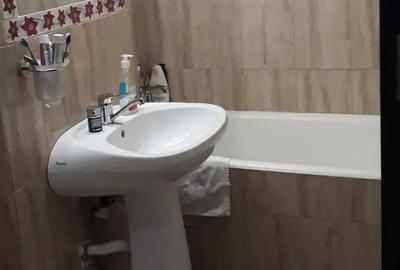 Apartament cu 3 camere semidecomandat în Micro 17