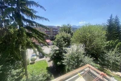 Apartament cu 3 camere semidecomandat în Florilor