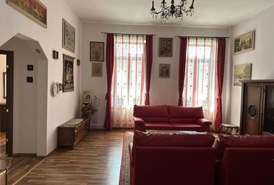 Apartament cu 3 camere decomandat în Central - 1