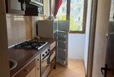 Apartament cu 3 camere semidecomandat în Drumul Taberei