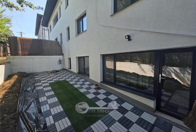 Apartament cu 3 camere decomandat, mobilat în Bucium