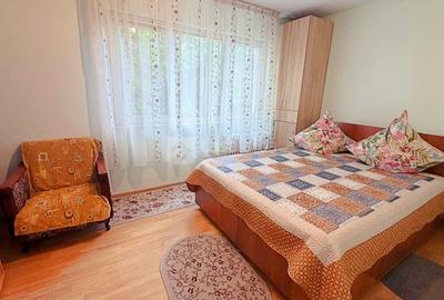 Apartament cu 2 camere semidecomandat, mobilat în Podu Roș