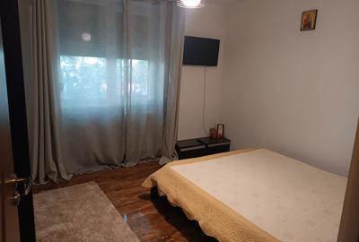 Apartament cu 3 camere decomandat în Caracal
