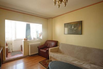 Apartament cu 4 camere semidecomandat, mobilat în Mărgeanului