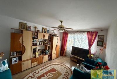 Apartament cu 2 camere decomandat în Km 4