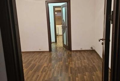 Apartament cu 3 camere decomandat în Central - 1