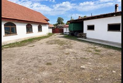 Casă cu 4 camere în Ozun