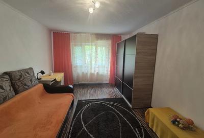 Apartament cu 2 camere decomandat în Micro III