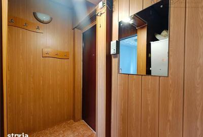 Apartament cu 3 camere semidecomandat în Florilor
