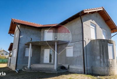 Casă cu 4 camere cu Teren 812 Mp în Mihai Viteazu